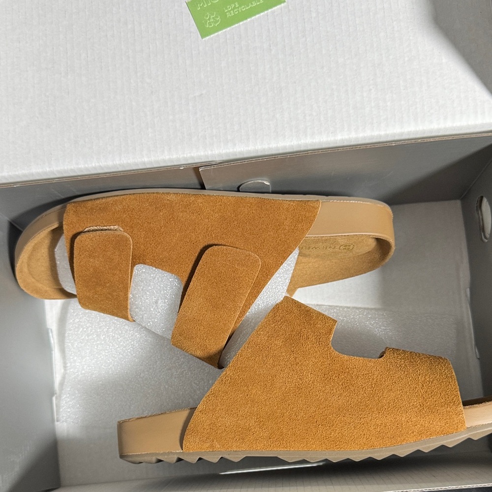 NWT-NEWBELLA Platform
Espadrille Wedge Sandals - Picture 2 of 5